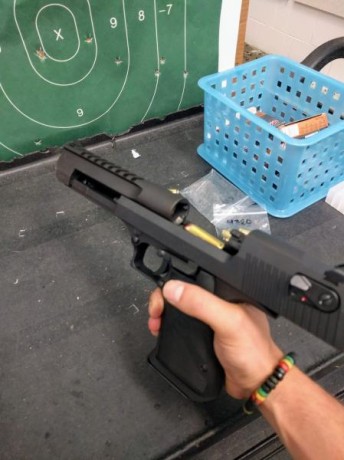 Quiero comprarme una pistola de defensa. Cual me aconsejais. 30