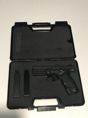 Vendo pistola Steyr M9-A1. Guiada con licencia F. 
Muy pocos tiros, menos de 250 (demostrable). Fue un 01