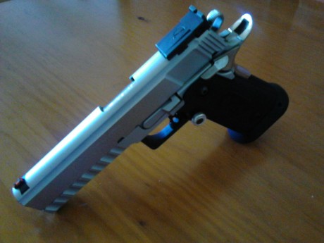 Vendo pistola SPS modelo WORD CUSTOM calibre 9PB, se entrega con tres cargadores y la funda original, 01