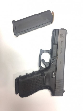 VENDO GLOCK 19 IV GENERACION. 
IMPECABLE Y BIEN CUIDADA.
DOS FUNDAS DE PAISANO, UNA INTERIOR Y OTRA EXTERIOR 01
