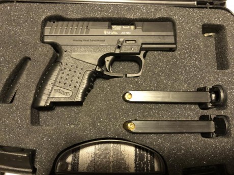 Buenas tardes. Vendo pistola Walther PPS de calibre 9mm PB. 
No tiene ni 100 tiros. Se entrega con su 01