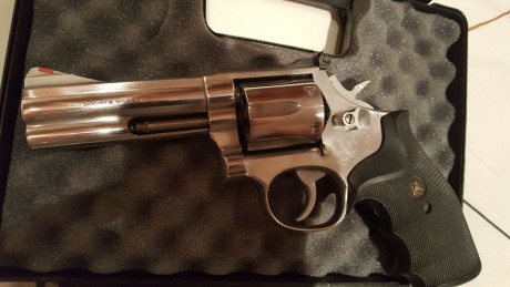  amigo Juan, siempre liado, me ha pedido que ponga en venta varias armas de su propiedad.
 Un fusil Cetmetón, 01