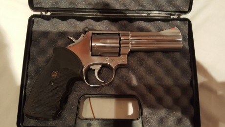  amigo Juan, siempre liado, me ha pedido que ponga en venta varias armas de su propiedad.
 Un fusil Cetmetón, 00