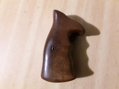  20171122_004349.jpg  20171122_004334.jpg 
Cachas  para revolver llama (desconozco el modelo). 20€ con 00