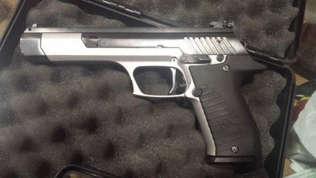 En F dos cargadores maletín  muy cuidada  uros Madrid 02