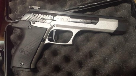 En F dos cargadores maletín  muy cuidada  uros Madrid 01