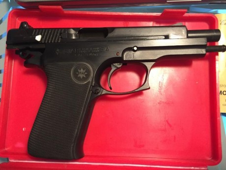 Vendo pistola Star M30, en su caja original, manual, con 3 cargadores y funda para Ipsc, está perfecta, 01