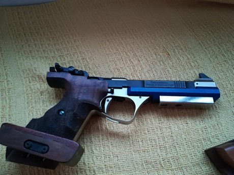 VENDO PISTOLA FEINWERKBAU A W-93, EN PERFECTO ESTADO, POCOS TIROS,SIN ROZADURAS Y BIEN CUIDADA, TIENE 00