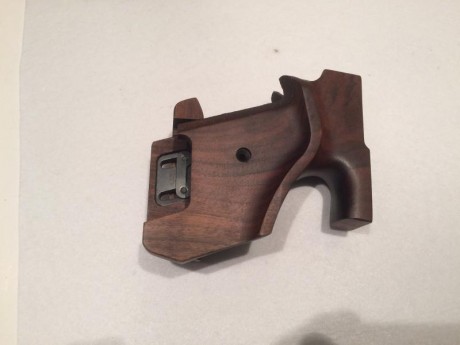 Vendo cacha M para diestro pistola Feinwerbau AW93
Muy buen estado
140 euros 01