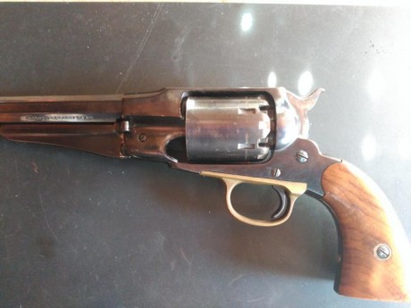 Vendo revolver de la casa Uberti. Modelo 1858 New Army calibre .44 en pavón.
El pavonado y el estriado 32