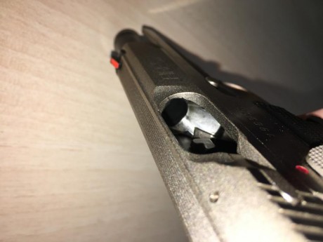 -Pistola en excelente estado,sin apenas uso,comprada por capricho. Es de 9mm pb, guiada en F,tiene caja 102