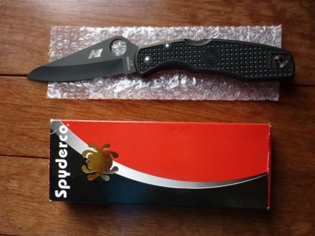 Vendo esta estupenda Spyderco como nueva, en su caja original y con su embalaje, (no ha cortado nada, 02