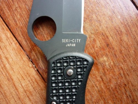 Vendo esta estupenda Spyderco como nueva, en su caja original y con su embalaje, (no ha cortado nada, 01