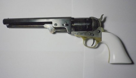 Buenas para hacer caja vendo este magnifico revolver Uberti .36 7.1/2 en muy buen estado, agrupa de fábula...
Funda 02