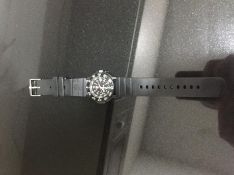 Vendo reloj usado con marcas de uso  modelo 3000/3009 v3 es un 3001 creo  100€ envío incluido en el precio 00