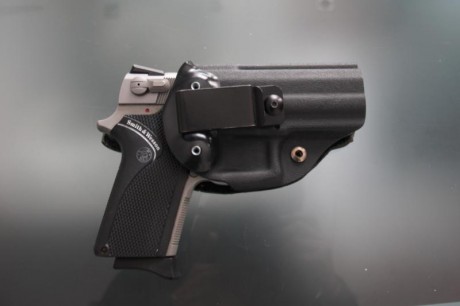 Buenas, pongo a la venta mi Smith and Wesson 3913, es fina ya que su cargador es monohilera con 8 cartuchos 32