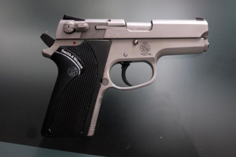 Buenas, pongo a la venta mi Smith and Wesson 3913, es fina ya que su cargador es monohilera con 8 cartuchos 31