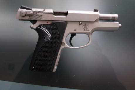 Buenas, pongo a la venta mi Smith and Wesson 3913, es fina ya que su cargador es monohilera con 8 cartuchos 30