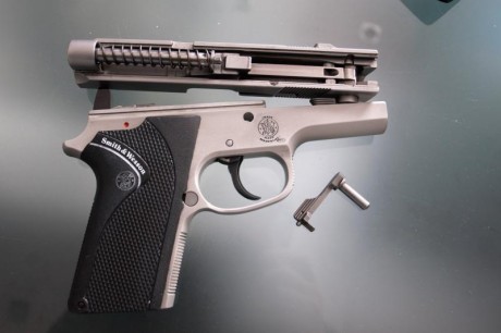 Buenas, pongo a la venta mi Smith and Wesson 3913, es fina ya que su cargador es monohilera con 8 cartuchos 41