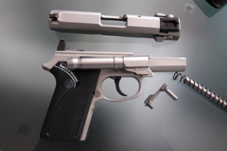 Buenas, pongo a la venta mi Smith and Wesson 3913, es fina ya que su cargador es monohilera con 8 cartuchos 40