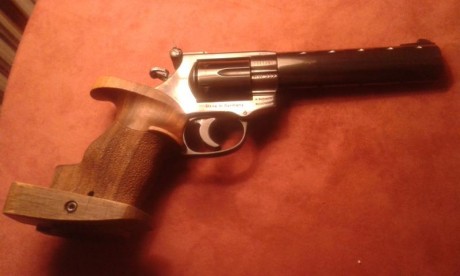 Vendo revolver weihrauch cal. 32 con cachas knill. 300 € mas gastos si los hubiera. Un saludo 20171123_185109.jpg 00