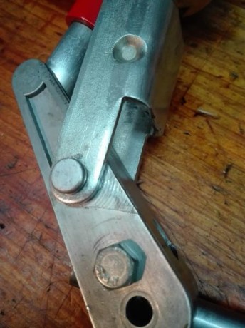 Prensa proveniente de un kit aniversario.

 Personalizada con los colores de la bandera más bonita del 02