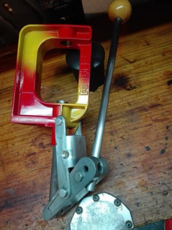 Prensa proveniente de un kit aniversario.

 Personalizada con los colores de la bandera más bonita del 00