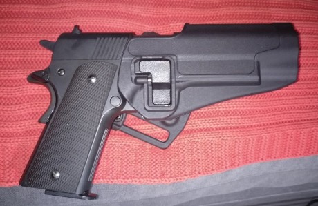 Siempre me llama la atención cuando veo anuncios de venta de armas cortas guiadas en F en los que, aparte 90