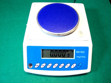 Vendo una bascula electronica de precición de peso maximo 150g y tolerancia de 0,005g.
Tiene infinidad 02