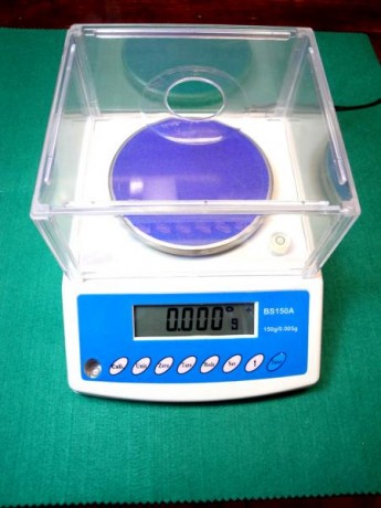 Vendo una bascula electronica de precición de peso maximo 150g y tolerancia de 0,005g.
Tiene infinidad 01