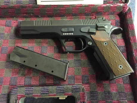 Buenos dias señores, muy a mi pesar,pongo a la venta la mejor pistola que he tenido.Es realmente espectacular,y 11