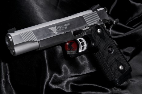 Tiene muchísimas variedades de armas de airsoft, esos que funciona con el gas o CO2, la mayoría son de 00