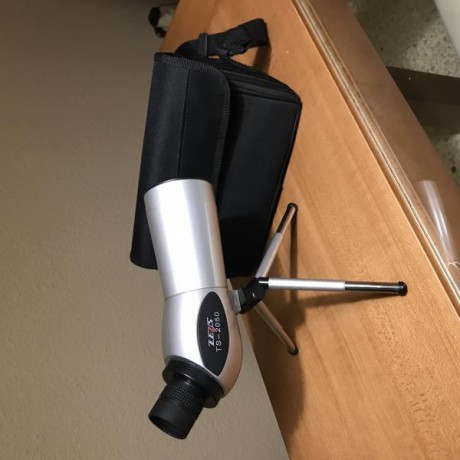 Vendo telescopio Zeus de 20 aumentos por 50 mm de lente. Zeus TS-2050. En estado impecable , nuevo, lleva 00