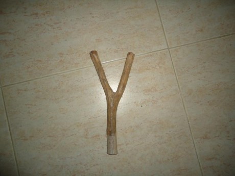 Es una idea que se me ocurrió estirando y soltando un muelle que mi hijo utiliza como juguete: ¿sería 140