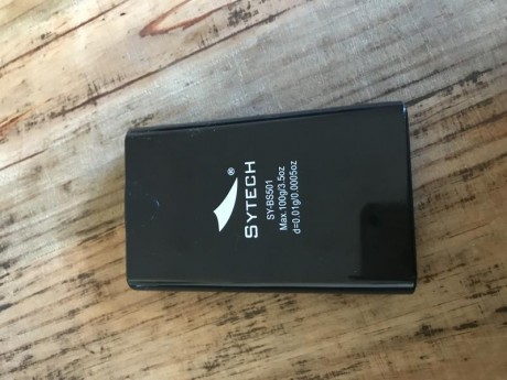 Vendo bascula digital , peso hasta 100 gr
Precision 0,01 gramo. Pesa en gramos y en gains
Precio 15 eur 01