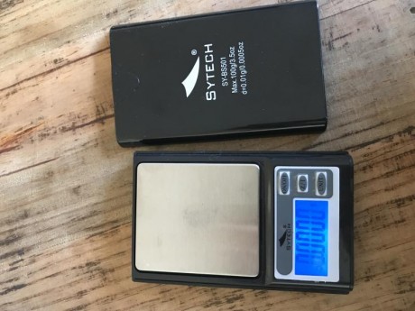 Vendo bascula digital , peso hasta 100 gr
Precision 0,01 gramo. Pesa en gramos y en gains
Precio 15 eur 00