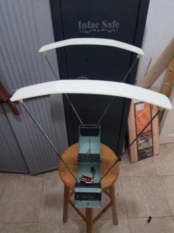 Estado excelente, manual de instrucciones original en inglés, con todas sus varillas y pantallas en perfecto 10