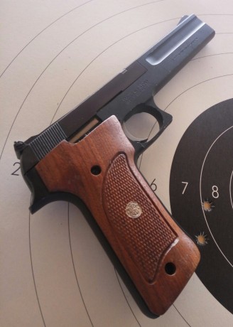 Vendo pistola S&W Modelo 422 en calibre 22 lr, con su cargador, muy buen estado apenas ha tenido uso, 02