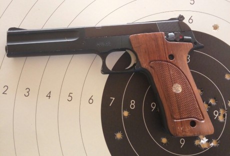 Vendo pistola S&W Modelo 422 en calibre 22 lr, con su cargador, muy buen estado apenas ha tenido uso, 01