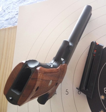 Vendo pistola S&W Modelo 422 en calibre 22 lr, con su cargador, muy buen estado apenas ha tenido uso, 12