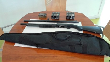 Escopeta de corredera Mossberg 500 Combo Sintética (2 cañones), en perfecto estado, con funda. Además 00