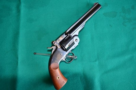 Vendo este impecable revolver, nuevo.
Solo ha efectuado 100 disparos originales Remington de pólvora blanca 02