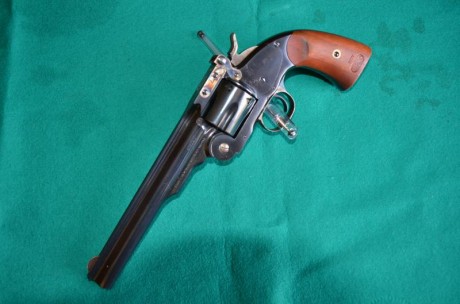 Vendo este impecable revolver, nuevo.
Solo ha efectuado 100 disparos originales Remington de pólvora blanca 01