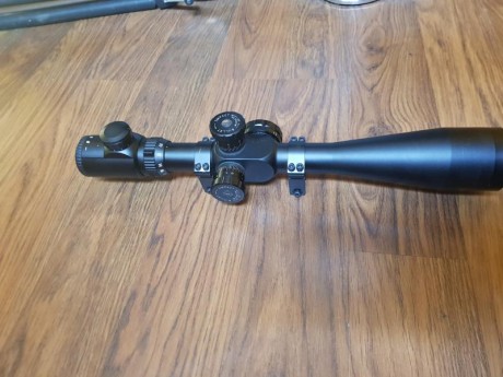 Visor ZOS 10x40x50 retícula mildot iluminada con protectores de lentes y monturas incluidas. 
Caja original
Vision 02