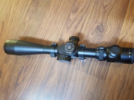 Visor ZOS 10x40x50 retícula mildot iluminada con protectores de lentes y monturas incluidas. 
Caja original
Vision 01