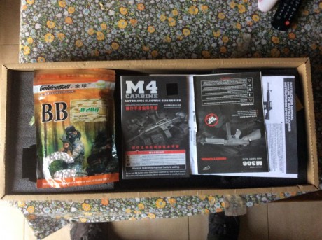 Hola vendo Metralleta o Subfusil M4 Pistol Airsoft de bolas eléctrico de Golden Eagle. Está prácticamente 01