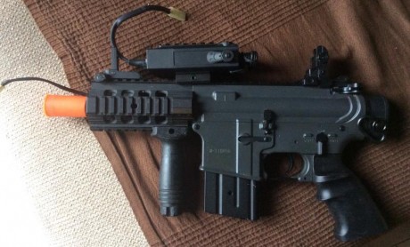 Hola vendo Metralleta o Subfusil M4 Pistol Airsoft de bolas eléctrico de Golden Eagle. Está prácticamente 00