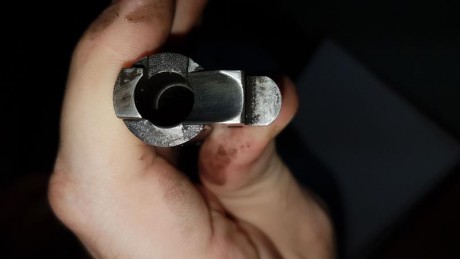 Pistola SPS no se el modelo exacto, junto a SOS pone World Custom, y en el otro lado de la corredera PLUS

Calibre 90