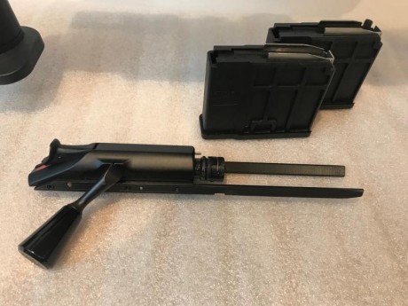 El rifle es un Blaser R93 LRS2 R93 en cal. 300WM con cañon semipesado y acanalado

Un saludo cordial! 02