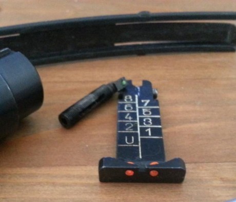 Vendo alza y punto de mira de fibra para vz58, si mirais el precio en las web solo el alza vale 60€......



las 00